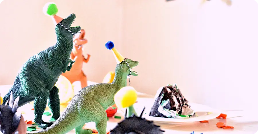 dinosaur birthday party cake